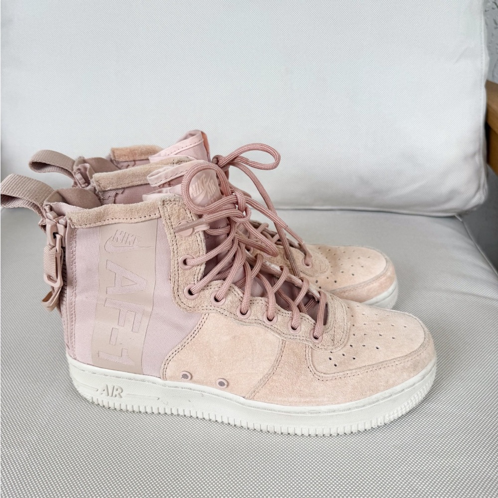 Nike SF Air Force 1 Mid "Particle beige" pale pink
AA3966-201, Women size 7 1/2